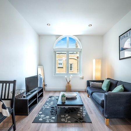 Appartamento One-Bed Flat, Kensington, Bank Payment To The Host Within 24H From The Reservation Londra Esterno foto